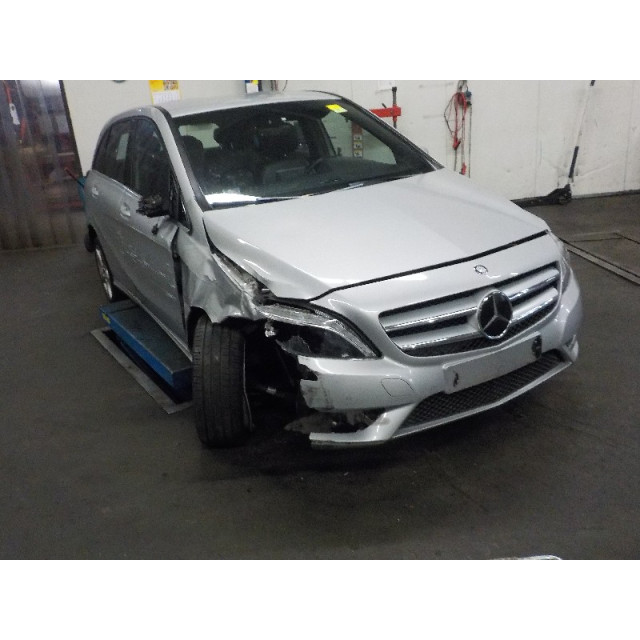 Déblocage de frein à main Mercedes-Benz B (W246/242) (2011 - 2018) Hatchback 1.6 B-180 BlueEFFICIENCY Turbo 16V (M270.910)
