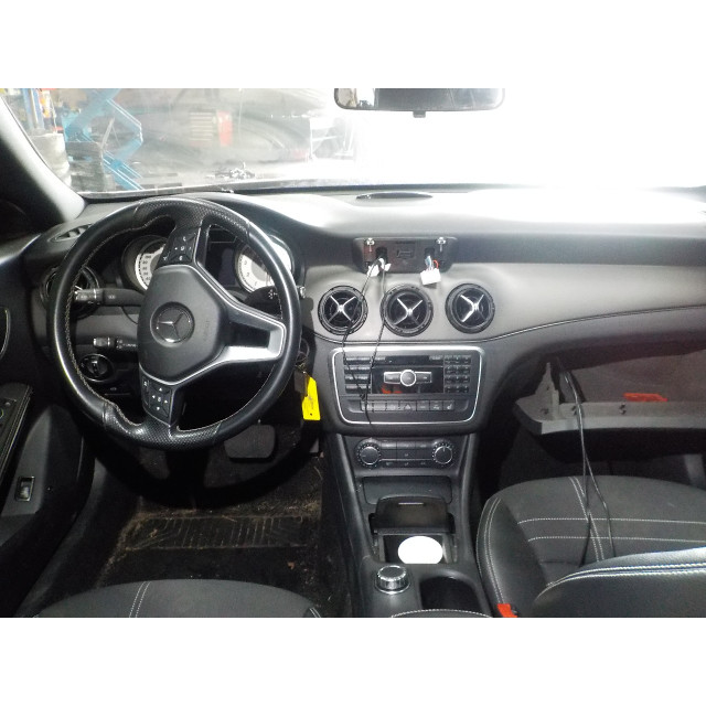 Rétroviseur intérieur Mercedes-Benz CLA (117.3) (2013 - 2019) Sedan 1.6 CLA-200 16V (M270.910)