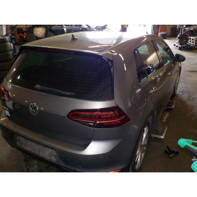 Étrier avant droit Volkswagen Golf VII (AUA) (2012 - 2020) Hatchback 1.6 TDI 16V (CLHA)
