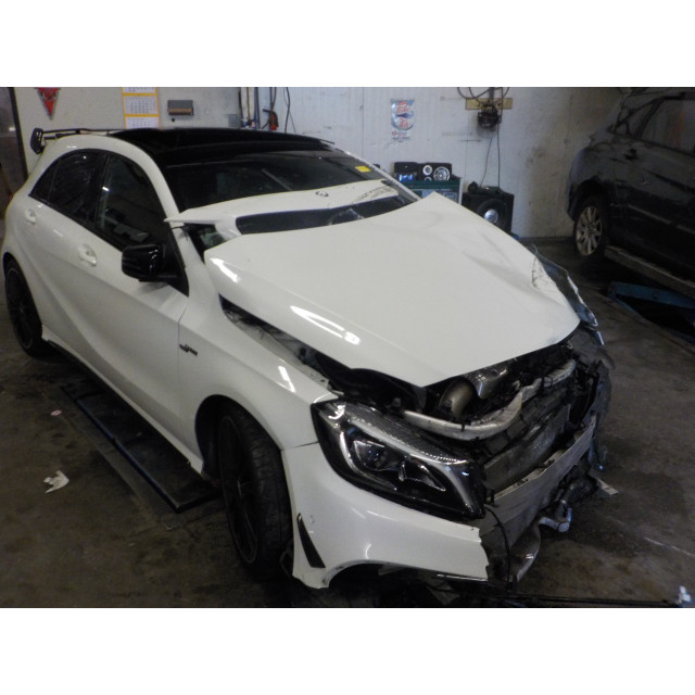 Déblocage de frein à main Mercedes-Benz A (W176) (2015 - 2018) A-Klasse AMG (W176) Hatchback 2.0 A-45 AMG Turbo 16V 4-Matic (M133.980)