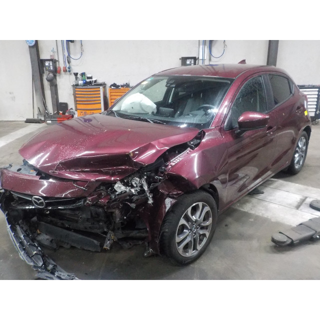 Feu arrière de carroserie feu - droit Mazda 2 (DJ/DL) (2014 - 2017) Hatchback 1.5 SkyActiv-G 90 (P5Y8)