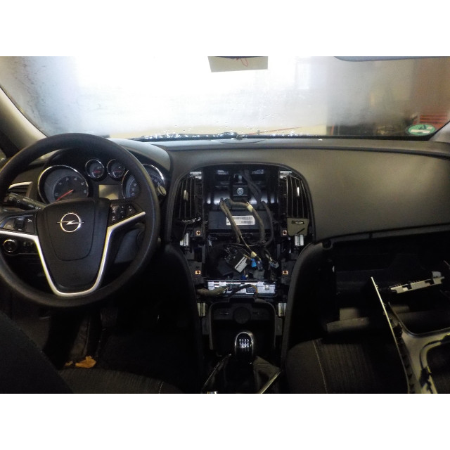 Arbre de transmission avant gauche Opel Astra J Sports Tourer (PD8/PE8/PF8) (2010 - 2015) Combi 1.7 CDTi 16V (A17DTS(Euro 5))