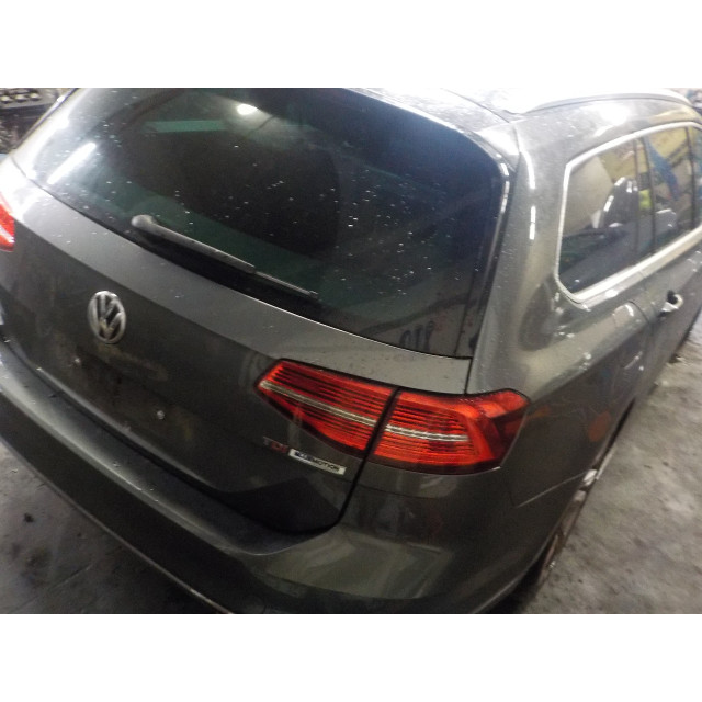 Étrier arrière gauche Volkswagen Passat Variant (3G5) (2014 - présent) Combi 1.6 TDI 16V (DCXA)