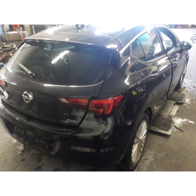 Étrier avant gauche Opel Astra K (2015 - présent) Hatchback 5-drs 1.6 CDTI 136 16V (B16DTH)