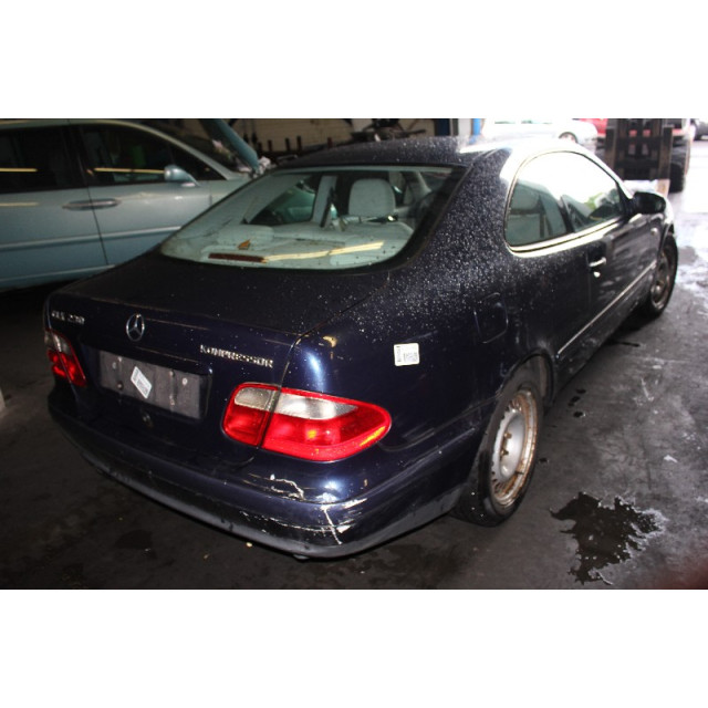 Feu arrière de porte de coffre - droit Mercedes-Benz CLK (W208) (1997 - 2000) Coupé 2.3 230K 16V (M111.975)
