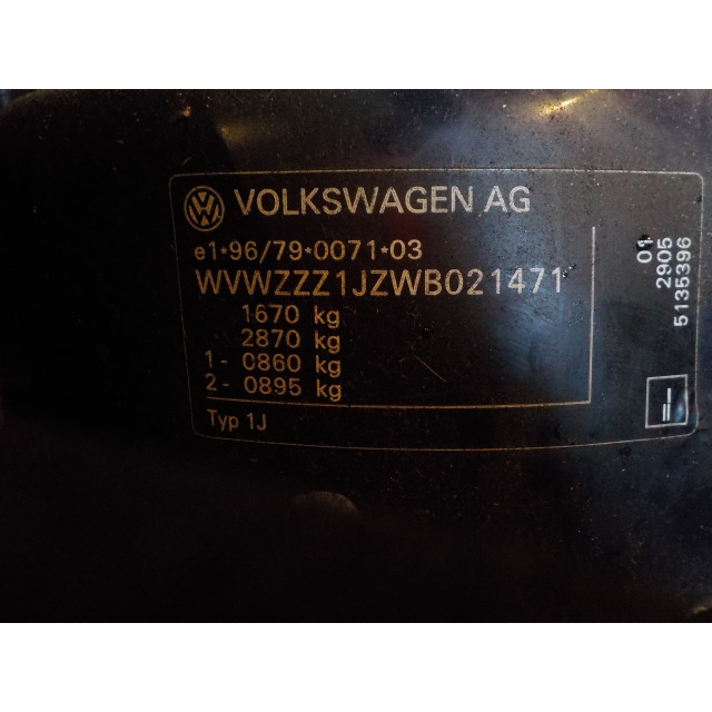 Moteur de pompe de direction assistée Volkswagen Golf IV (1J1) (1997 - 2004) Hatchback 1.6 (AKL)