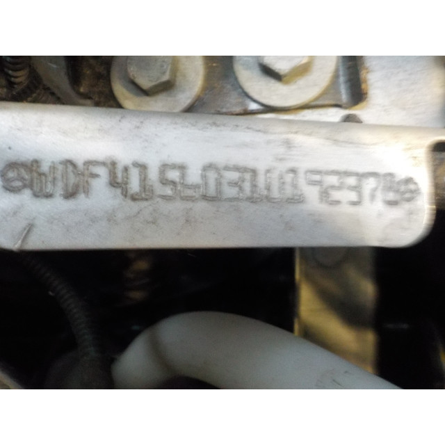 Plaque de verrouillage de bord avant Mercedes-Benz Citan (415.6) (2012 - présent) Citan Van 1.5 108 CDI (OM607.951)