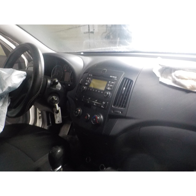 Moteur d'essuie-glaces de pare-brise Hyundai i30 (FD) (2007 - 2011) Hatchback 1.6 CRDi 16V VGT LP (D4FB)