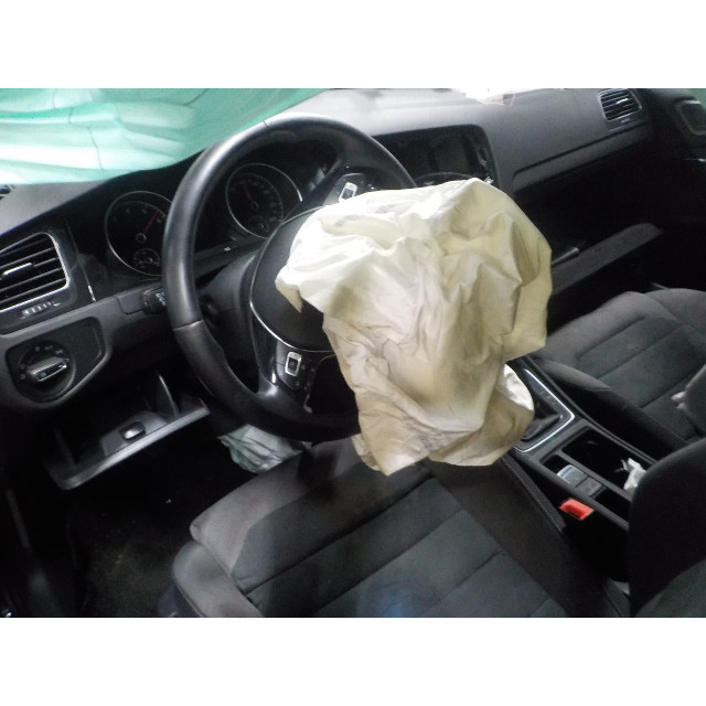 Feu arrière de porte de coffre - droit Volkswagen Golf VII (AUA) (2015 - 2020) Hatchback 1.0 TSI 12V BlueMotion (DKRF)